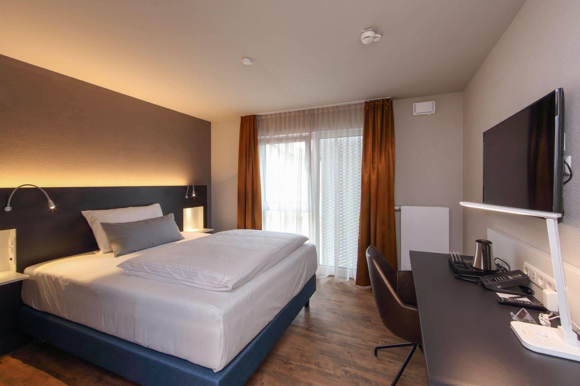 Design & Lifestyle Hotel Estilo Aalen Exterior photo